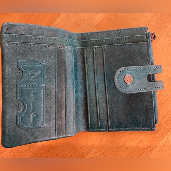 Men’s RFID wallet teal blue with air tag slot NWOT - Picture 9 of 10